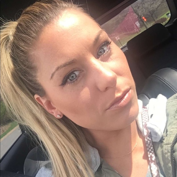 🌻 POSH AMBASSADOR 🌻 - Picture 4 of 4